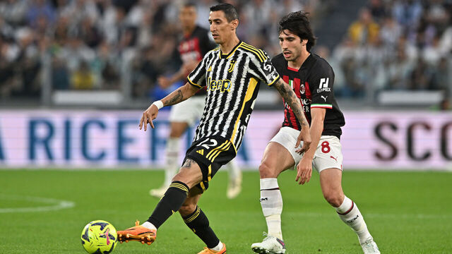 TURIN, ITALY - MAY 28: Angel Di Maria of Juventus is challenged by Sandro Tonali of AC Milan during the Serie A match between Juventus and AC MIlan at Allianz Stadium on May 28, 2023 in Turin, Italy.
