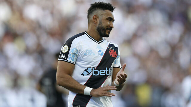 SAO PAULO, BRAZIL - NOVEMBER 24: Dimitri Payet of Vasco da Gama reacts during a match between Corinthians and Vasco da Gama as part of Brasileirao Series A 2024 at Neo Quimica Arena on November 24, 2024 in Sao Paulo, Brazil.