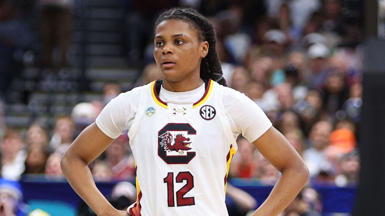 TAMPA, FL - APRIL 06: South Carolina Gamecocks guard MiLaysia Fulwiley (12) during the 2025 NCAA Div I Women's Championship game between UConn Huskies and South Carolina Gamecocks on April 6, 2025, at Amalie Arena in Tampa, FL.