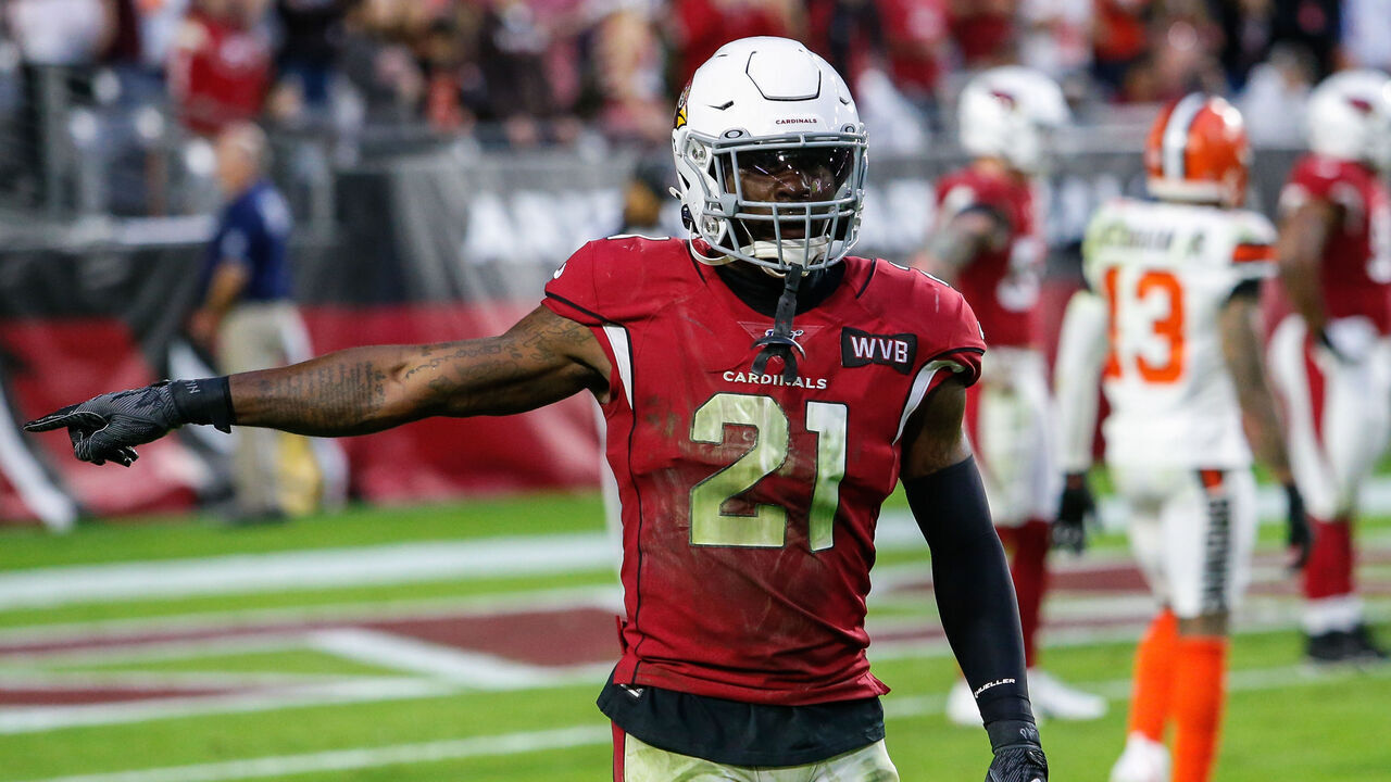 GLENDALE, AZ - DECEMBER 15: Arizona Cardinals cornerback Patrick Peterson (21) points during the NFL football game between the Cleveland Browns and the Arizona Cardinals on December 15, 2019 at State Farm Stadium in Glendale, Arizona.