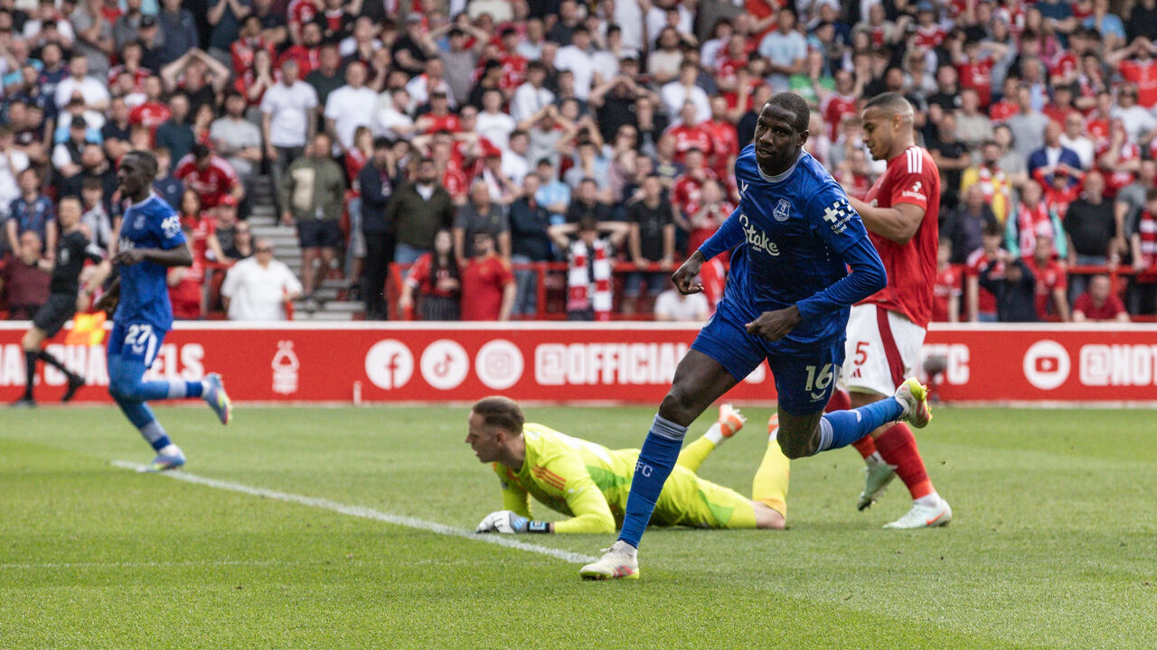 NOTTINGHAM, ENGLAND - APRIL 12: Everton's Abdoulaye Doucoure celebrates scoring his side's first goal during the Premier League match between Nottingham Forest FC and Everton FC at City Ground on April 12, 2025 in Nottingham, England.