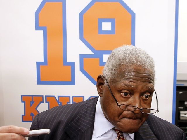 VIDEO: Willis Reed tries to fight entire 1966 Lakers team