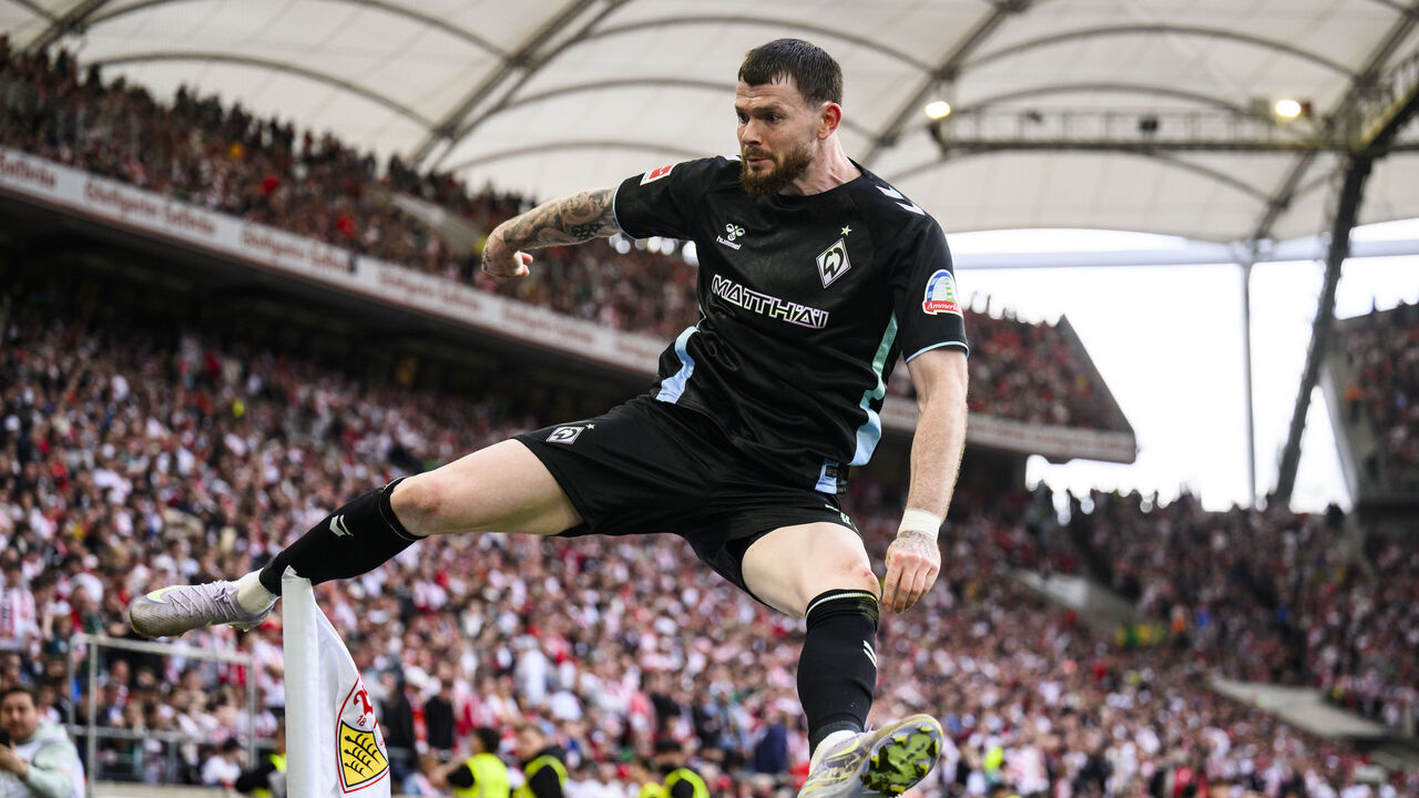13 April 2025, Baden-Württemberg, Stuttgart: Soccer: Bundesliga, VfB Stuttgart - Werder Bremen, Matchday 29, MHPArena. Bremen's Oliver Burke celebrates after his goal to make it 1-2. Photo: Tom Weller/dpa - IMPORTANT NOTE: In accordance with the regulations of the DFL German Football League and the DFB German Football Association, it is prohibited to utilize or have utilized photographs taken in the stadium and/or of the match in the form of sequential images and/or video-like photo series.