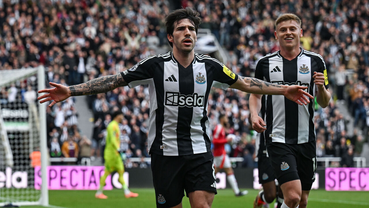 NEWCASTLE UPON TYNE, ENGLAND - APRIL 13: Sandro Tonali of Newcastle United FC (8) celebrates after scoring Newcastle's opening goal during the Premier League match between Newcastle United FC and Manchester United FC at St James' Park on April 13, 2025 in Newcastle upon Tyne, England.