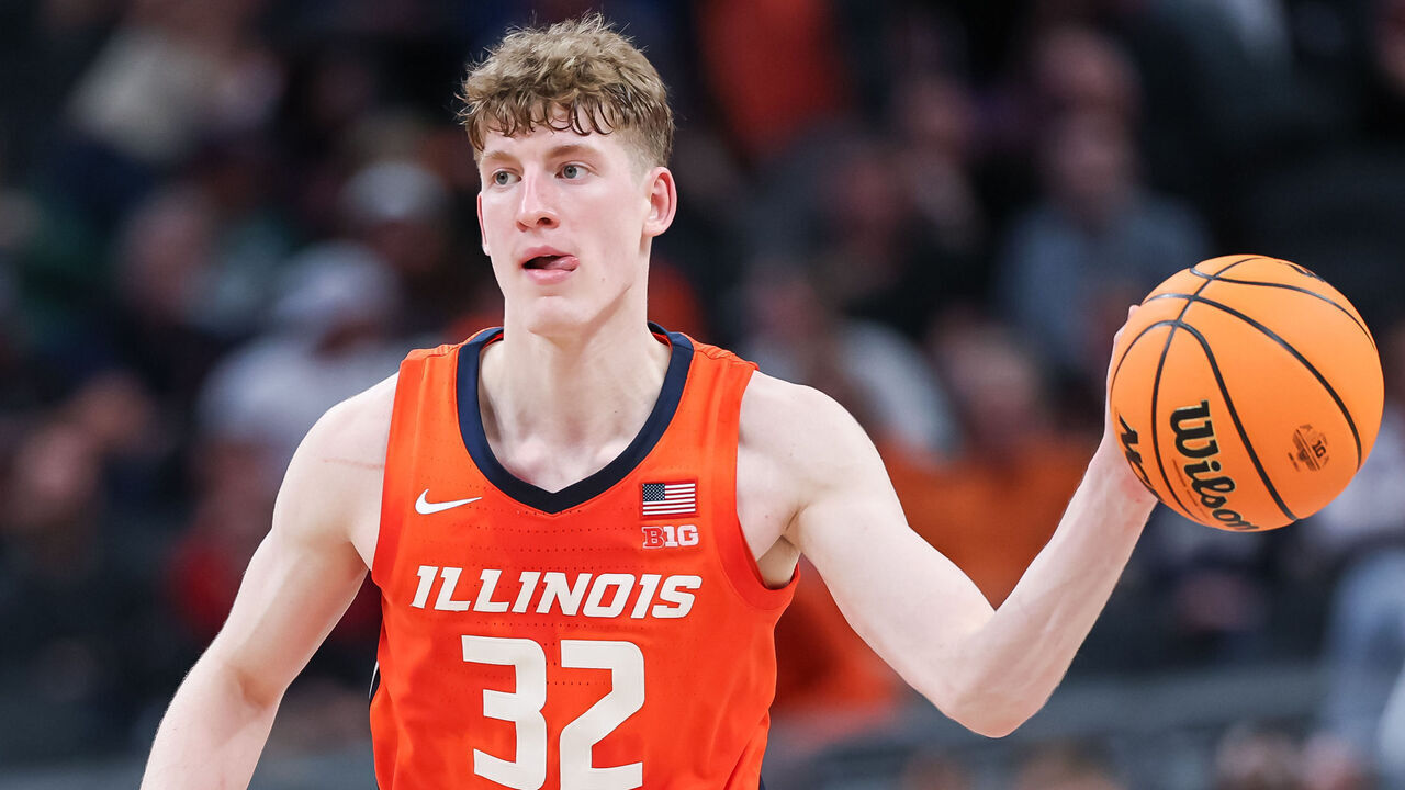 INDIANAPOLIS, INDIANA - MARCH 14: Kasparas Jakucionis #32 of the Illinois Fighting Illini passes the ball during the game against the Maryland Terrapins in the Big Ten men's basketball tournament quarterfinals at Gainbridge Fieldhouse on March 14, 2025 in Indianapolis, Indiana.