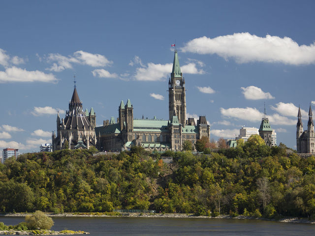 Report: Senators pushing for outdoor game on Parliament Hill