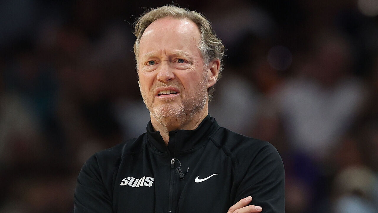 PHOENIX, ARIZONA - APRIL 08: Head coach Mike Budenholzer of the Phoenix Suns reacts during the first half of the NBA game at PHX Arena on April 08, 2025 in Phoenix, Arizona.