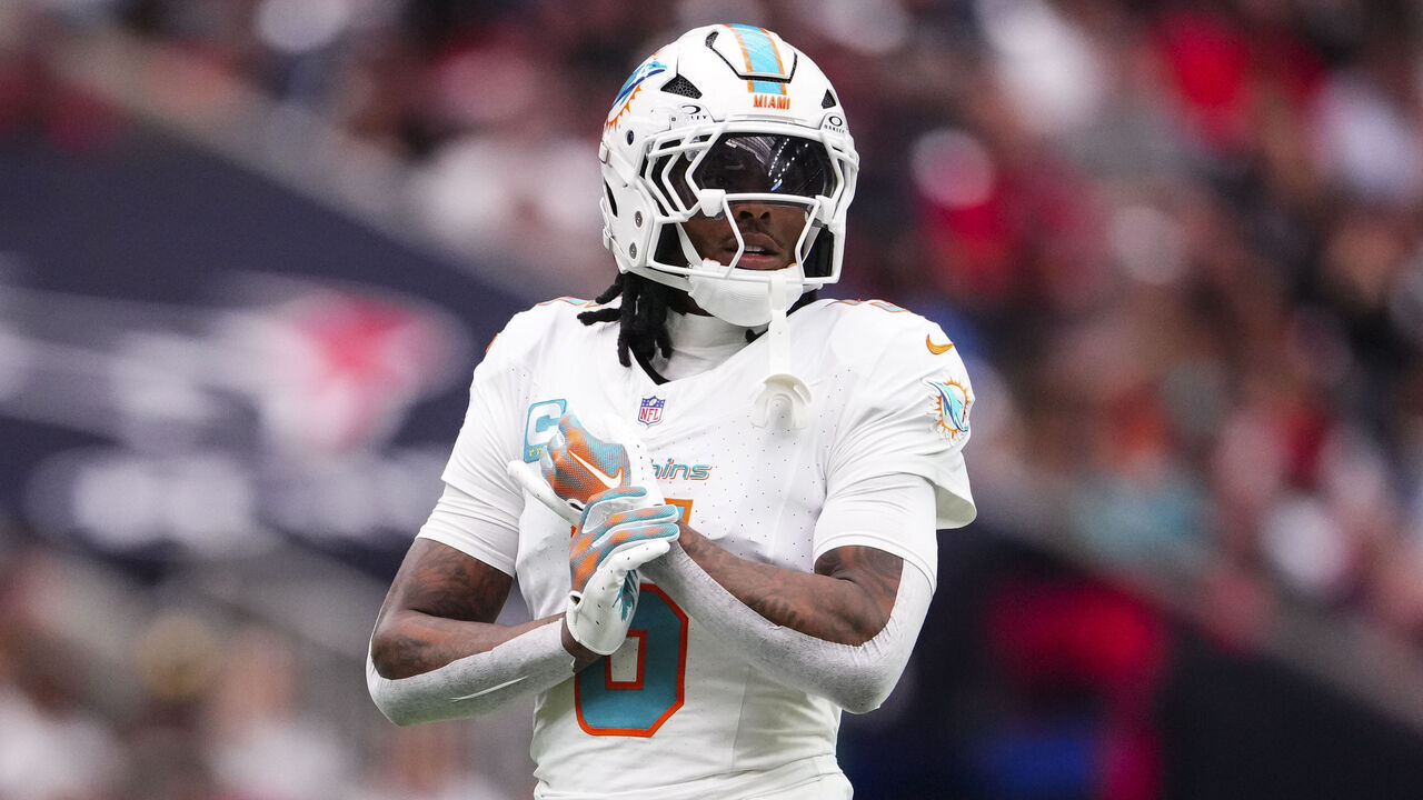 HOUSTON, TX - DECEMBER 15: Jalen Ramsey #5 of the Miami Dolphins lines up before the snap during an NFL football game against the Houston Texans at NRG Stadium on December 15, 2024 in Houston, Texas.
