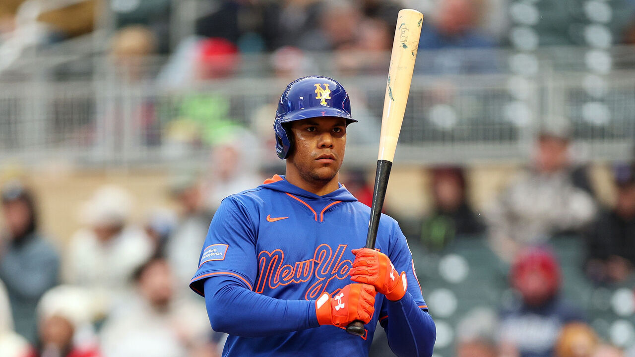 MINNEAPOLIS, MINNESOTA - APRIL 14: Juan Soto #22 of the New York Mets looks on during an at-bat against the Minnesota Twins in the first inning at Target Field on April 14, 2025 in Minneapolis, Minnesota. The Mets defeated the Twins 5-1.