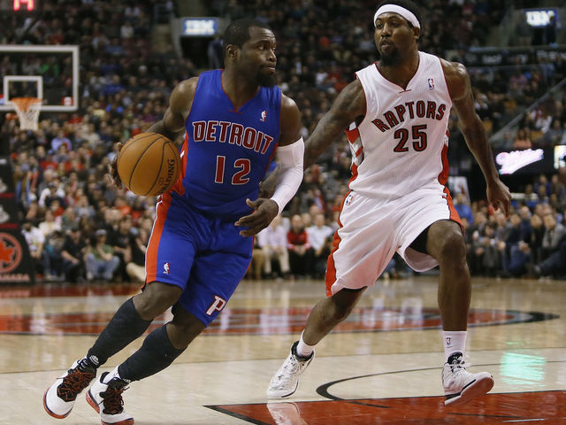 PHOTO: Will Bynum wears makeshift jersey in Chinese debut