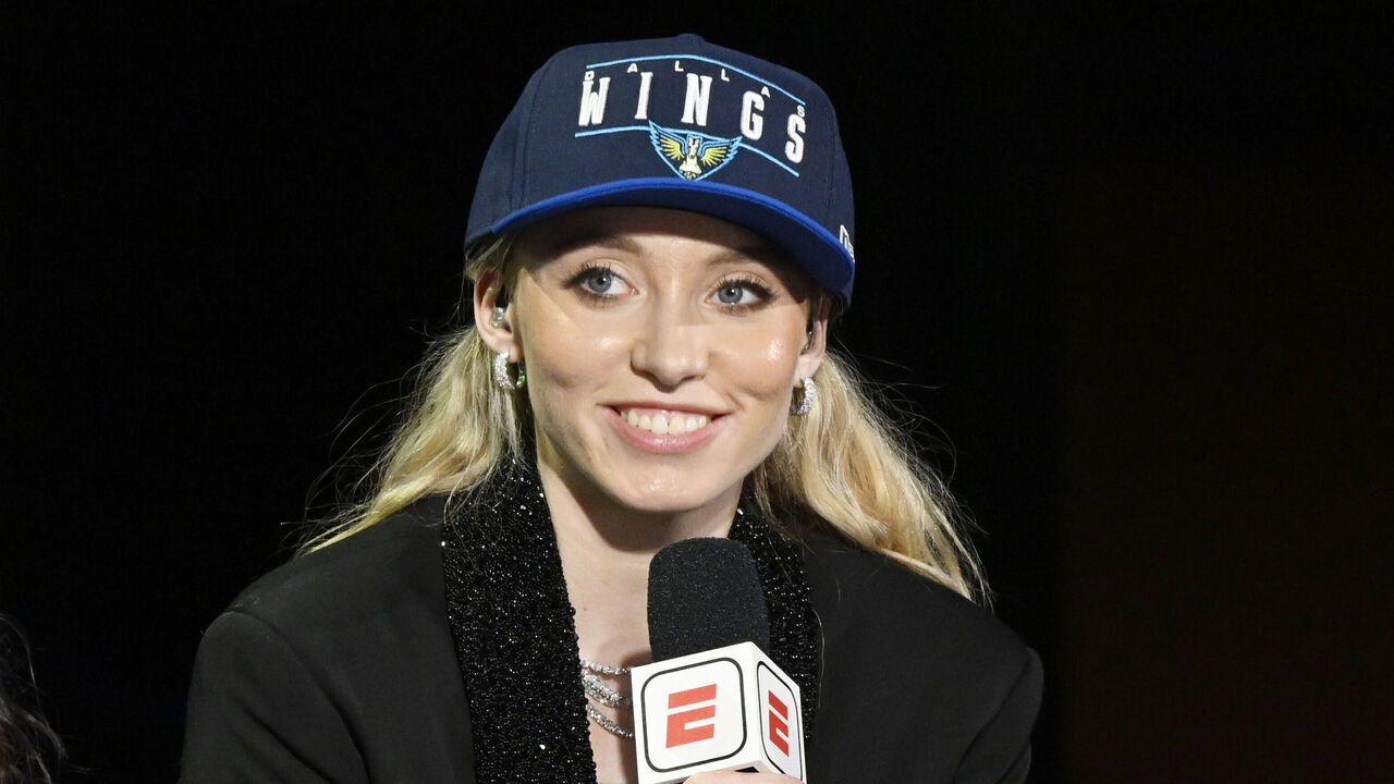 NEW YORK, NY - APRIL 14: Paige Bueckers, the first overall pick by the Dallas Wings talks to the media during the 2025 WNBA Draft on April 14, 2025 at The Shed in New York, New York NOTE TO USER: User expressly acknowledges and agrees that, by downloading and/or using this Photograph, user is consenting to the terms and conditions of the Getty Images License Agreement. Mandatory Copyright Notice: Copyright 2025 NBAE