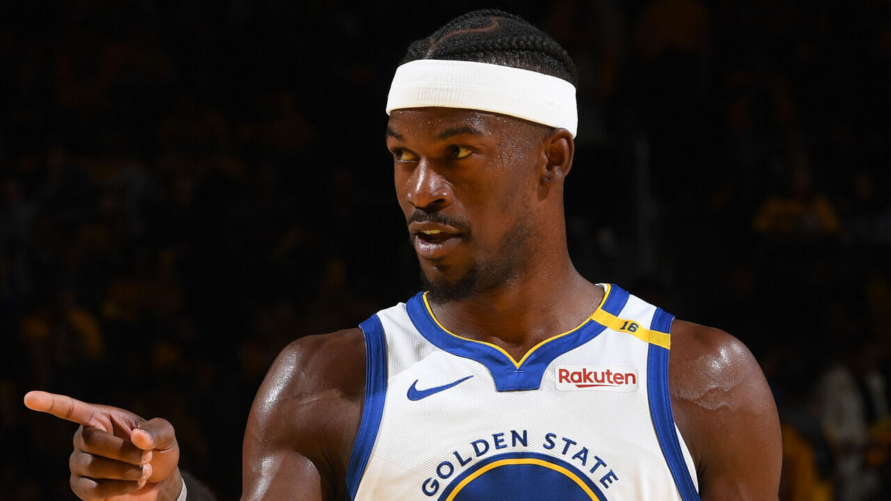 SAN FRANCISCO, CA - APRIL 15: Jimmy Butler #10 of the Golden State Warriors looks to pass the ball during the game against the Memphis Grizzlies during the 2025 SoFi Play-In Tournament on April 15, 2025 at Chase Center in San Francisco, California. NOTE TO USER: User expressly acknowledges and agrees that, by downloading and or using this photograph, user is consenting to the terms and conditions of Getty Images License Agreement. Mandatory Copyright Notice: Copyright 2025 NBAE