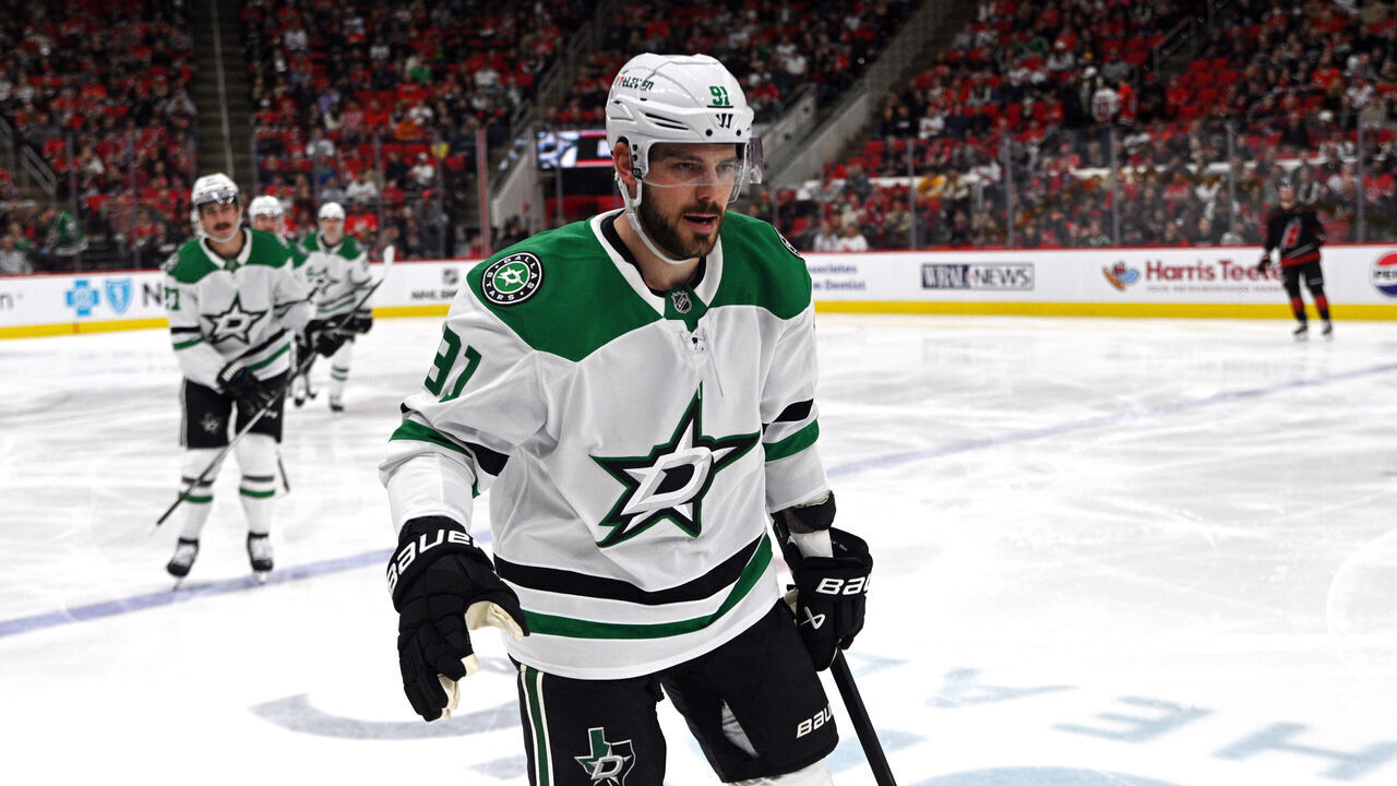 RALEIGH, NC - NOVEMBER 25: Dallas Stars right wing Tyler Seguin (91) prepares to fist bump teammates after scorign during the NHL game between the Dallas Stars and the Carolina Hurricanes on November 25, 2024 at Lenovo Center in Raleigh, North Carolina.