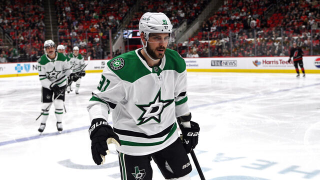 RALEIGH, NC - NOVEMBER 25: Dallas Stars right wing Tyler Seguin (91) prepares to fist bump teammates after scorign during the NHL game between the Dallas Stars and the Carolina Hurricanes on November 25, 2024 at Lenovo Center in Raleigh, North Carolina.