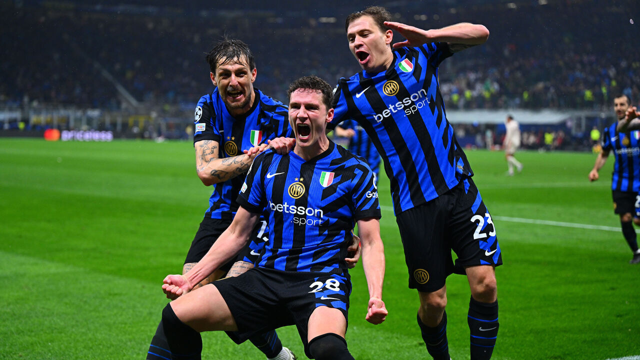 MILAN, ITALY - APRIL 16: Benjamin Pavard of FC Internazionale celebrates with Francesco Acerbi and Nicolo Barella after scoring the goal during the UEFA Champions League 2024/25 Quarter Final Second Leg match between FC Internazionale Milano and FC Bayern München at San Siro on April 16, 2025 in Milan, Italy.