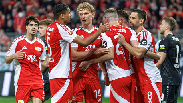 19 April 2025, Berlin: Soccer: Bundesliga, 1. FC Union Berlin - VfB Stuttgart, Matchday 30, An der Alten Försterei. Berlin's Andrej Ilic (3rd from right) celebrates with teammates after his goal to make it 4:4. Photo: Andreas Gora/dpa - IMPORTANT NOTE: In accordance with the regulations of the DFL German Football League and the DFB German Football Association, it is prohibited to utilize or have utilized photographs taken in the stadium and/or of the match in the form of sequential images and/or video-like photo series.