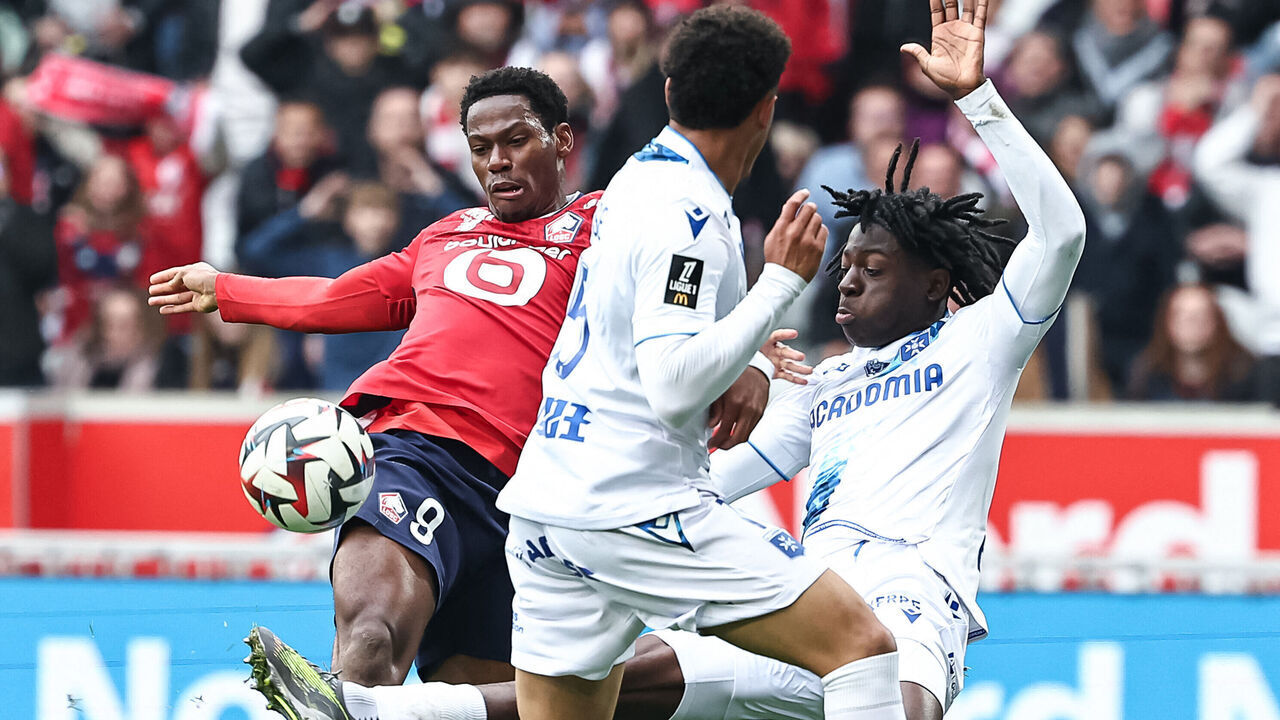 Lille's Canadian forward #09 Jonathan David (L) scores his team's third goal during the French L1 football match between Lille LOSC and AJ Auxerre at Stade Pierre-Mauroy in Villeneuve-d'Ascq, northern France on April 20, 2025.