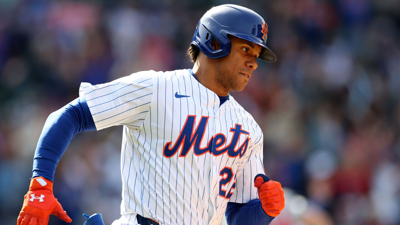 NEW YORK, NEW YORK - APRIL 20: Juan Soto #22 of the New York Mets hits a 2RBI double in the eighth inning against the St. Louis Cardinals at Citi Field on April 20, 2025 in the Flushing neighborhood of the Queens borough of New York City. The New York Mets defeated the St. Louis Cardinals 7-4.