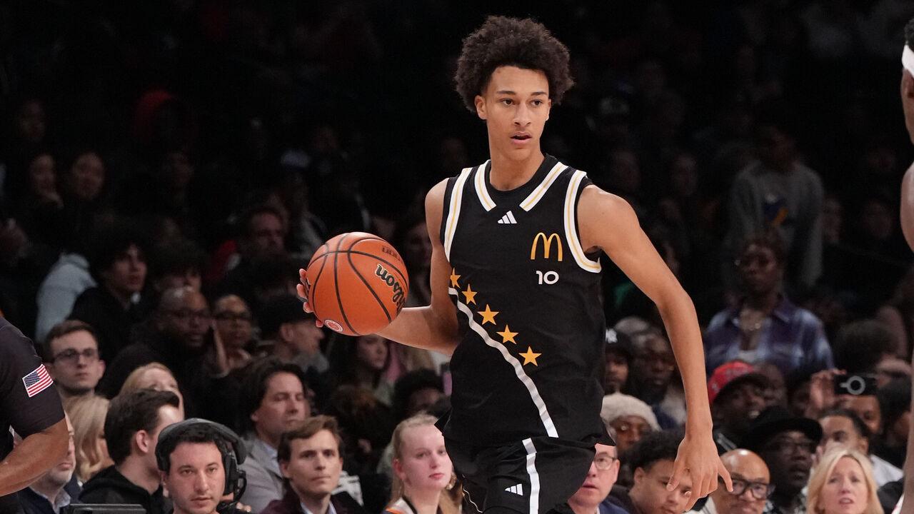 High School Basketball: McDonalds All-American Game: East Team Nate Ament (10) in action, dribbles vs West Team during the game at Barclays Center. Brooklyn, NY 4/1/2025 CREDIT: Erick W. Rasco (Set Number: X164703 TK2)