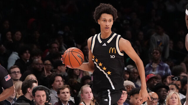 High School Basketball: McDonalds All-American Game: East Team Nate Ament (10) in action, dribbles vs West Team during the game at Barclays Center. Brooklyn, NY 4/1/2025 CREDIT: Erick W. Rasco (Set Number: X164703 TK2)
