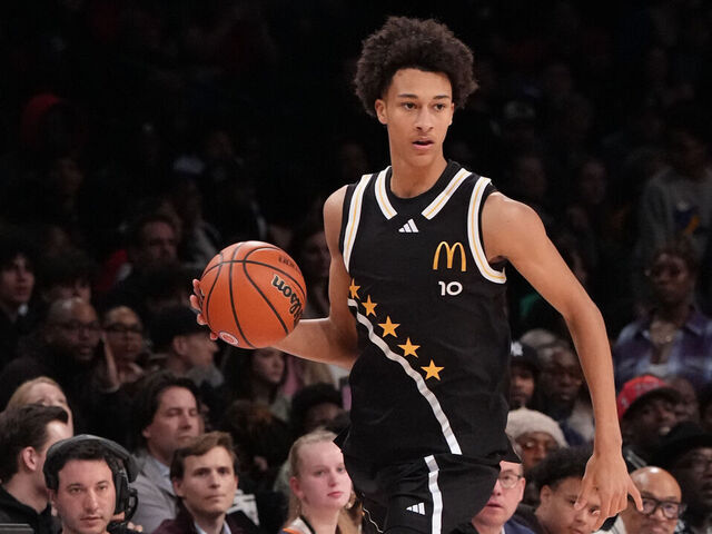 High School Basketball: McDonalds All-American Game: East Team Nate Ament (10) in action, dribbles vs West Team during the game at Barclays Center. Brooklyn, NY 4/1/2025 CREDIT: Erick W. Rasco (Set Number: X164703 TK2)