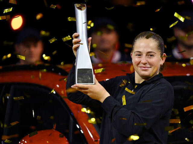 dpatop - 21 April 2025, Baden-Württemberg, Stuttgart: Tennis: WTA Tour - Stuttgart, singles, women, final. Sabalenka (Belarus) - Ostapenko (Latvia). Jelena Ostapenko holds the winner's trophy in her hands. Photo: Marijan Murat/dpa