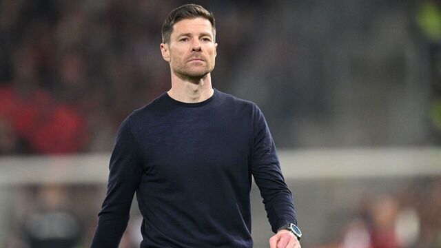 HAMBURG, GERMANY - APRIL 20: Xabi Alonso, head coach of Leverkusen looks disappointed after the Bundesliga match between FC St. Pauli 1910 and Bayer 04 Leverkusen at Millerntor Stadium on April 20, 2025 in Hamburg, Germany.