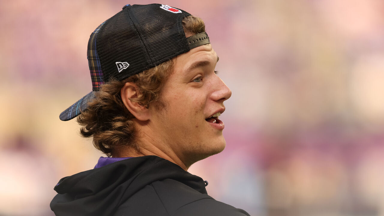 MINNEAPOLIS, MN - OCTOBER 20: Minnesota Vikings quarterback J.J. McCarthy (9) looks on before the NFL game between the Detroit Lions and the Minnesota Vikings on October 20, 2024, at U.S. Bank Stadium in Minneapolis, MN.