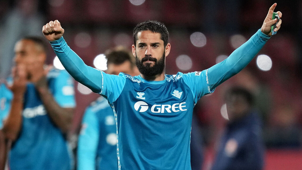 GIRONA, SPAIN - APRIL 21: Isco of Real Betis celebrates after the team's victory in the LaLiga match between Girona FC and Real Betis Balompie at Montilivi Stadium on April 21, 2025 in Girona, Spain.