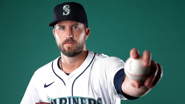 PEORIA, ARIZONA - FEBRUARY 20: Drew Pomeranz #31 of the Seattle Mariners poses for a portrait during photo day at the Peoria Sports Complex on February 20, 2025 in Peoria, Arizona.
