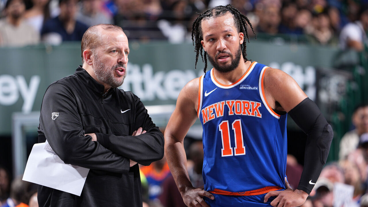 DALLAS, TX - NOVEMBER 27: Jalen Brunson #11 and Head Coach Tom Thibodeau of the New York Knicks talk during the game against the Dallas Mavericks on November 27, 2024 at the American Airlines Center in Dallas, Texas. Mandatory Copyright Notice: Copyright 2024 NBAE