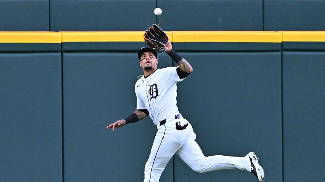 DETROIT, MI - APRIL 21: Detroit Tigers centerfielder Javier Báez (28) makes an easy catch for the third out of the second inning during the game between the Detroit Tigers versus the San Diego Padres on Monday April 21, 2025 at Comerica Park in Detroit, MI.