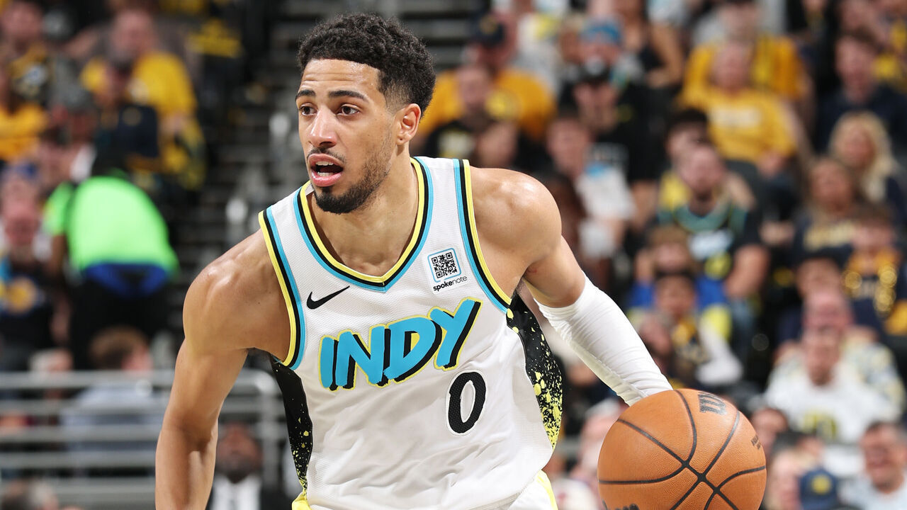 INDIANAPOLIS, IN - APRIL 22: Tyrese Haliburton #0 of the Indiana Pacers drives to the basket during the game against the Milwaukee Bucks during Round 1 Game 2 of the 2025 NBA Playoffs on April 22, 2025 at Gainbridge Fieldhouse in Indianapolis, Indiana. Mandatory Copyright Notice: Copyright 2025 NBAE