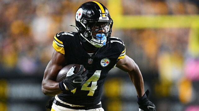 PITTSBURGH, PENNSYLVANIA - OCTOBER 6: George Pickens #14 of the Pittsburgh Steelers in action during the game against the Dallas Cowboys at Acrisure Stadium on October 6, 2024 in Pittsburgh, Pennsylvania.