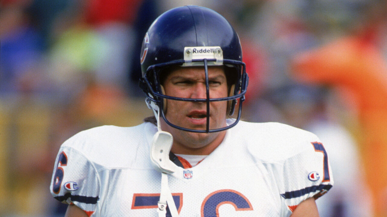 GREEN BAY, WI - OCTOBER 31: Steve McMichael #76 of the Chicago Bears walks across the field during the game against the Green Bay Packers on October 31,1993 in Green Bay, Wisconsin. The Packers won 17-3.
