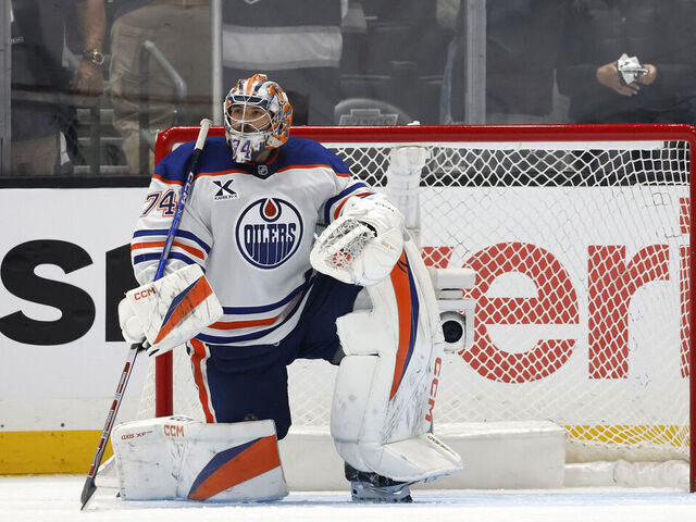 LOS ANGELES, CALIFORNIA - APRIL 23: Stuart Skinner #74 of the Edmonton Oilers reacts to allowing a goal against the Los Angeles Kings during the third period in Game Two of the First Round of the 2025 Stanley Cup Playoffs at Crypto.com Arena on April 23, 2025 in Los Angeles, California.