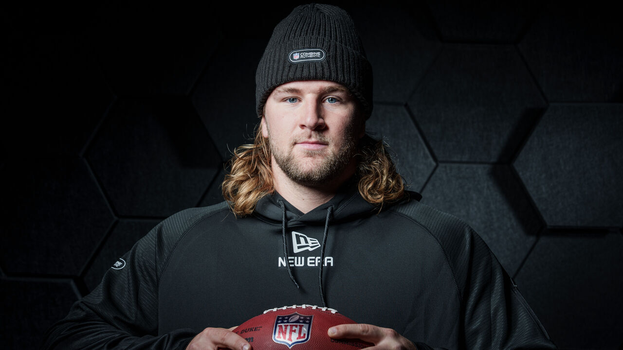 INDIANAPOLIS, INDIANA - MARCH 1: Tight end Tyler Warren of the Penn State Nittany Lions poses for a portrait during the NFL Scouting Combine at the Indiana Convention Center on March 1, 2025 in Indianapolis, Indiana.