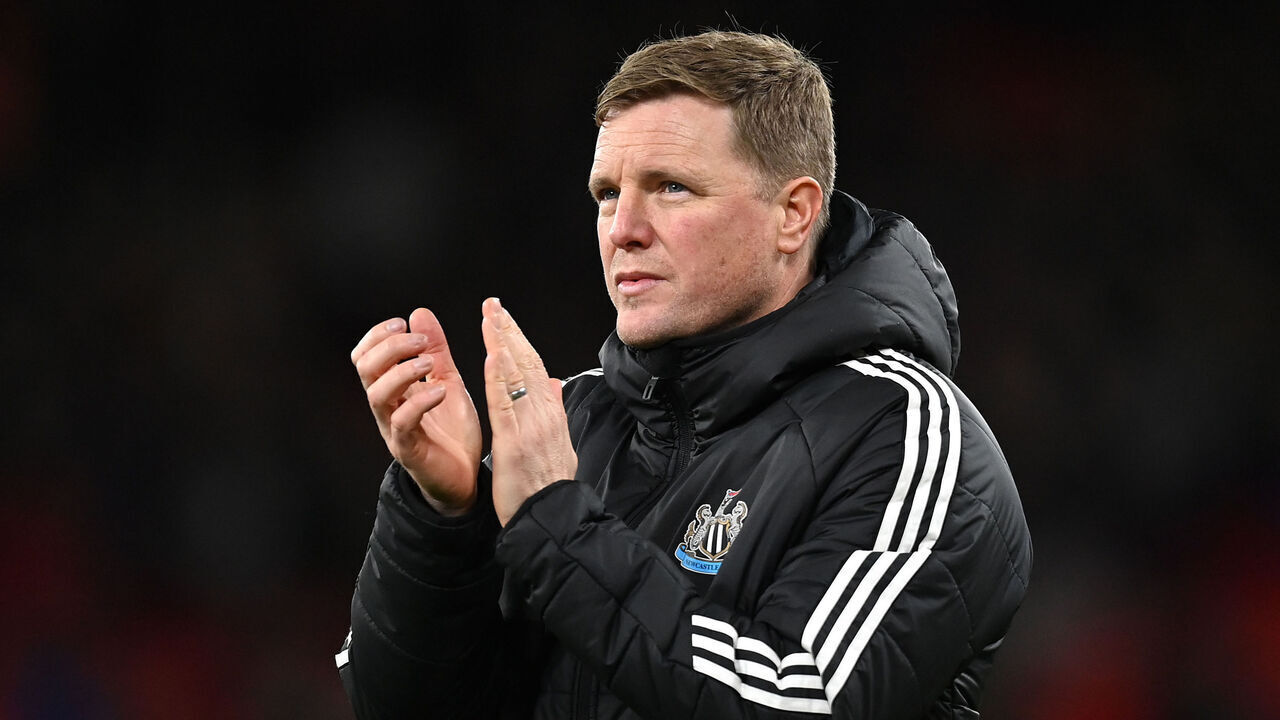 LIVERPOOL, ENGLAND - FEBRUARY 26: Newcastle United manager Eddie Howe applauds the fans during the Premier League match between Liverpool FC and Newcastle United FC at Anfield on February 26, 2025 in Liverpool, England.