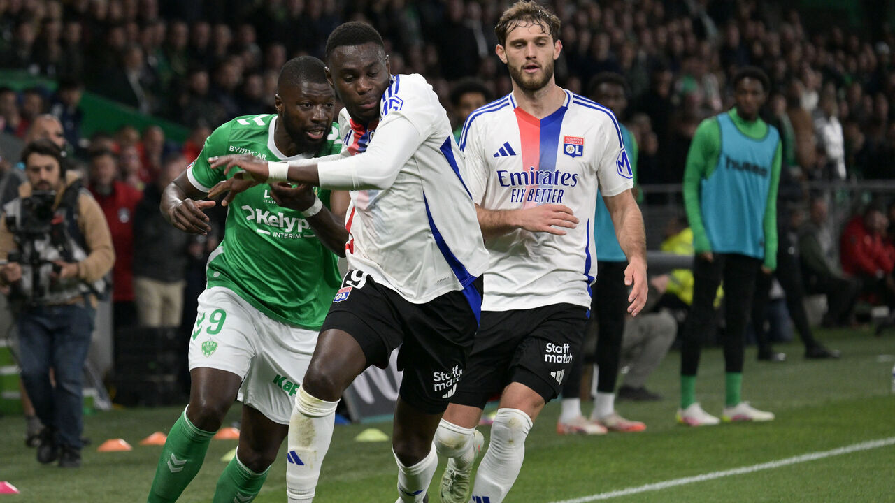 Saint-Etienne's Malian forward #09 Ibrahim Sissoko (L) fights for the ball with Lyon's French defender #19 Moussa Niakhate (R) during the French L1 football match between AS Saint-Etienne and Olympique Lyonnais (OL) at the Geoffroy-Guichard Stadium in Saint-Etienne, central France on April 20, 2025.