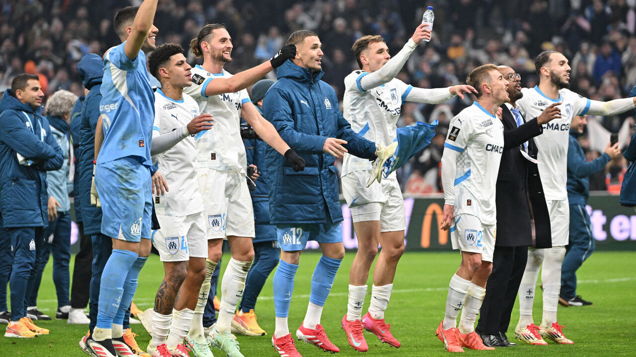 TOPSHOT - Marseille's players celebrate after winning the French L1 football match between Olympique de Marseille (OM) and Olympique Lyonnais (OL) at Stade Velodrome in Marseille, south-eastern France, on February 2, 2025.