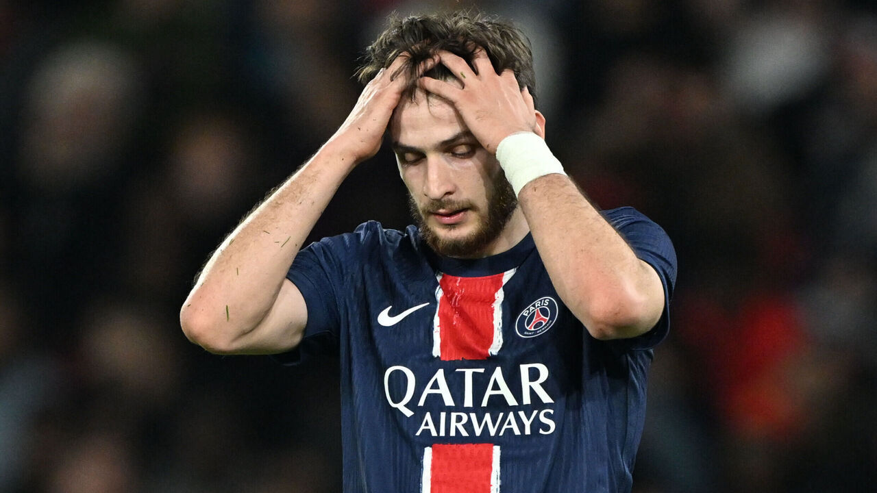 PARIS, FRANCE - APRIL 25: Khvicha Kvaratskhelia of Paris Saint - Germain reacts during the French Ligue 1 (L1) football match between Paris Saint-Germain (PSG) and Nice at Parc des Princes stadium in Paris, France on April 25, 2025.
