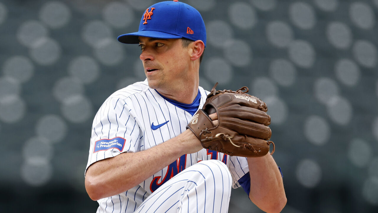 NEW YORK, NEW YORK - APRIL 4: Brooks Raley #25 of the New York Mets in action against the Detroit Tigers during game one of a double header at Citi Field on April 4, 2024 in New York City.