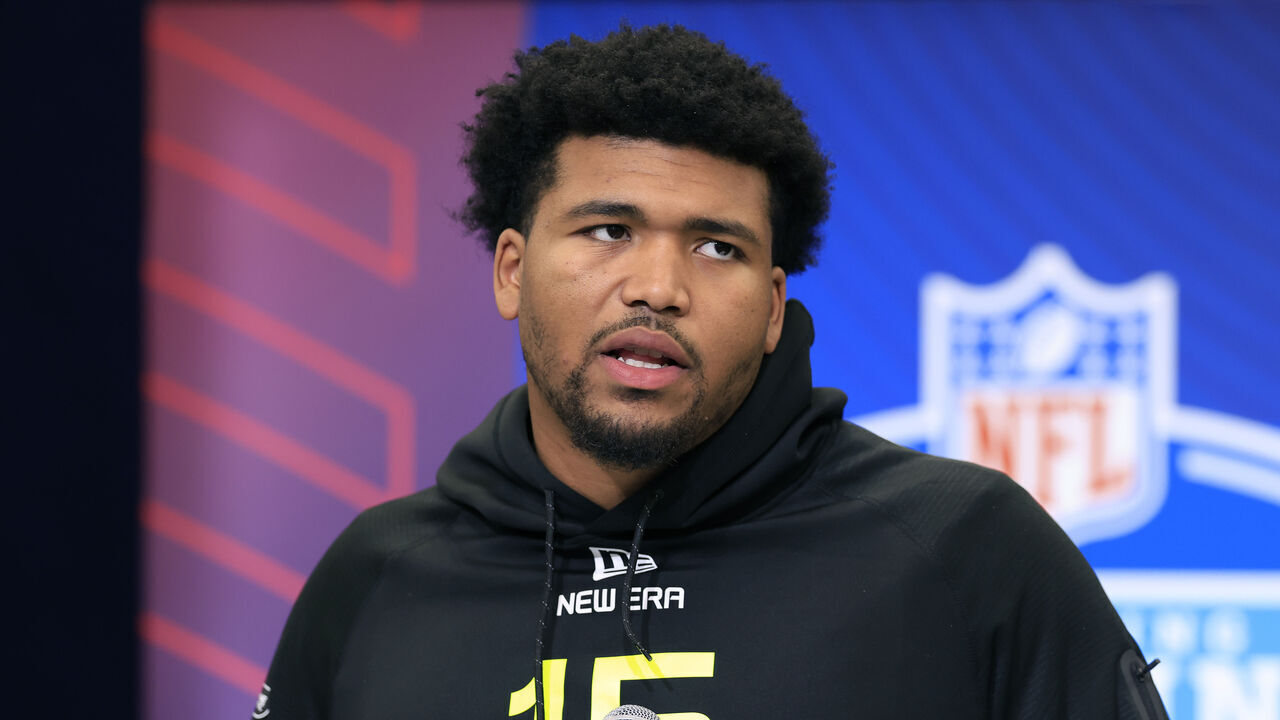 INDIANAPOLIS, INDIANA - FEBRUARY 26: Derrick Harmon #DL15 of Oregon speaks to the media during the 2025 NFL Combine at the Indiana Convention Center on February 26, 2025 in Indianapolis, Indiana.