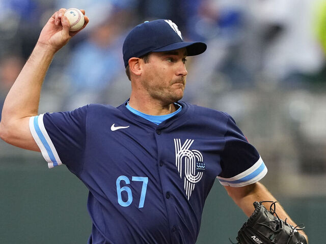 KANSAS CITY, MISSOURI - APRIL 25: Seth Lugo #67 of the Kansas City Royals pitches against the Houston Astros during the first inning at Kauffman Stadium on April 25, 2025 in Kansas City, Missouri.