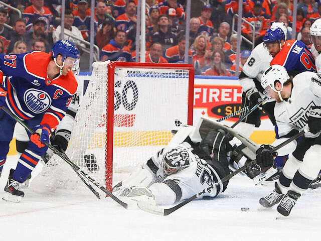 EDMONTON, AB - APRIL 25: Edmonton Oilers Right Wing Evander Kane (91) scores the game tying goal in the third period of game three in the Stanley Cup Playoffs First Round Edmonton Oilers game versus the Los Angeles Kings on April 25, 2025 at Rogers Place in Edmonton, AB.
