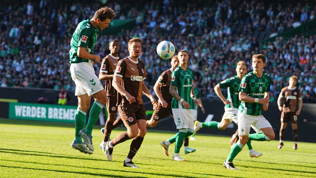 Marvin Ducksch of Werder Bremen heads during the 1. Bundesliga match between Werder Bremen and St. Pauli at Weserstadion, Bremen, Germany on April 27, 2025.