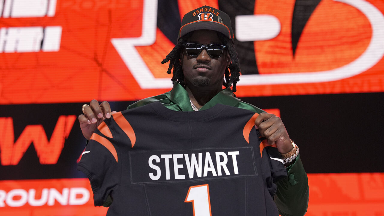 GREEN BAY, WISCONSIN - APRIL 24: Texas A&M defensive lineman Shemar Stewart poses after being selected 17th overall by the Cincinnati Bengals during the first round of the 2025 NFL Draft on April 24, 2025 in Green Bay, Wisconsin.