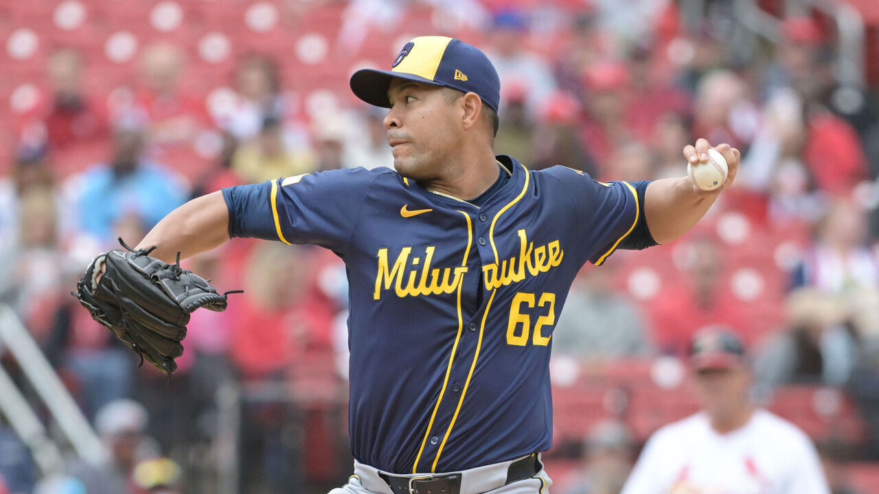 ST LOUIS, MO - APRIL 27: Jose Quintana #62 of the Milwaukee Brewers pitches in the first inning against the St. Louis Cardinals at Busch Stadium on April 27, 2025 in St Louis, Missouri.