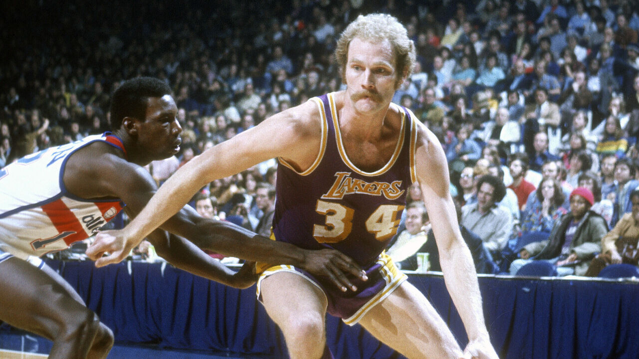 LANDOVER, MD - CIRCA 1975: Stan Love #34 of the Los Angeles Lakers dribbles the ball against the Washington Bullets during an NBA basketball game circa 1975 at the Capital Centre in Landover, Maryland. Love played for the Lakers from 1973-75.