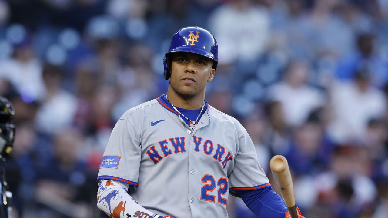 WASHINGTON, DC - APRIL 26: New York Mets outfielder Juan Soto (22) looks on during an MLB game against the Washington Nationals on April 26, 2025 at Nationals Park in Washington, DC.